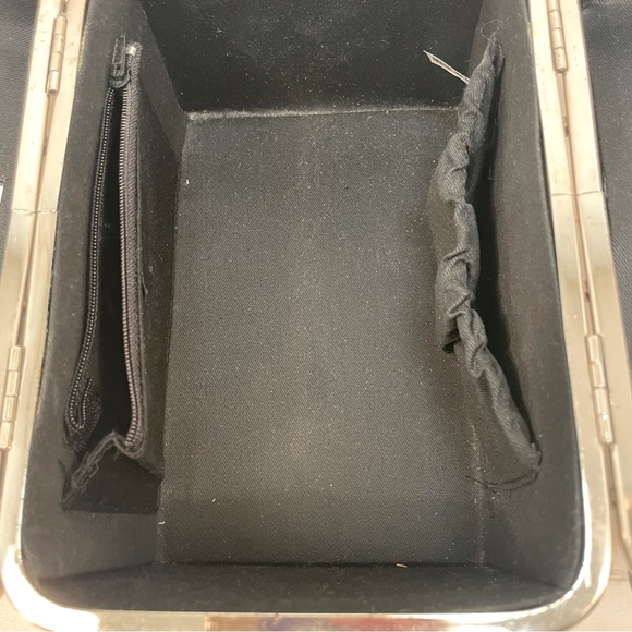 Vintage Black Faux Croc & Silver Box Purse, Hinged Top, Inside Pockets (One Zip) - Picture 7 of 8